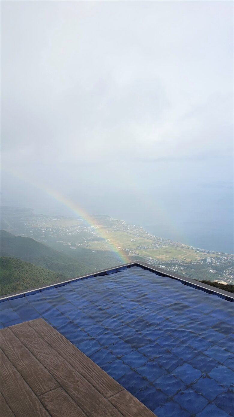 琵琶湖テラス　景色　虹